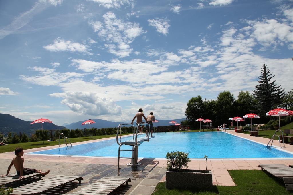 Appartments Neuhof กอลลาลโบ ภายนอก รูปภาพ